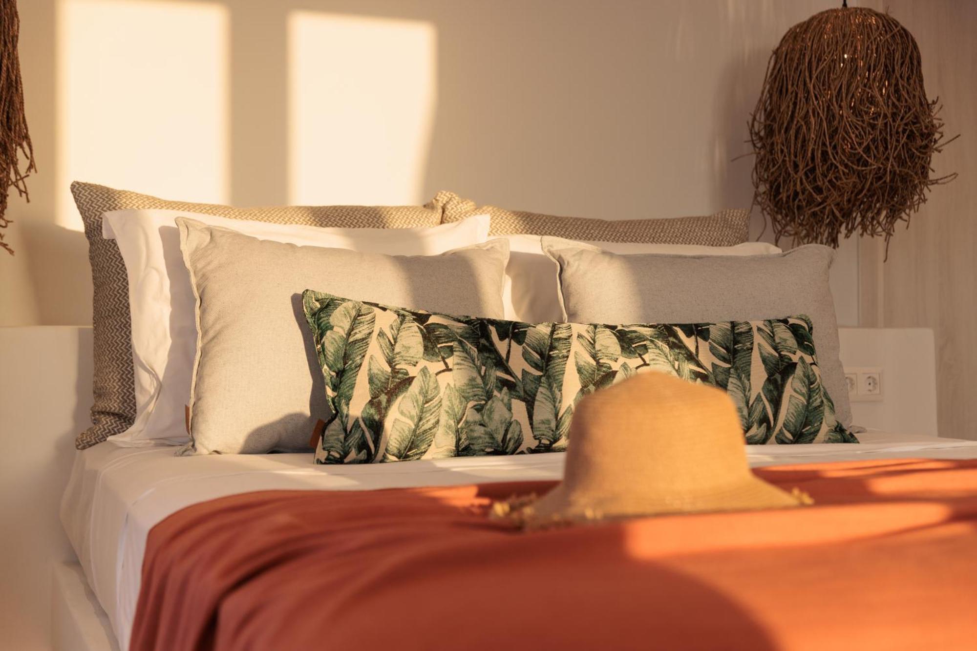 Seanfinity Beachfront Suites Mikri Vigla Exterior foto