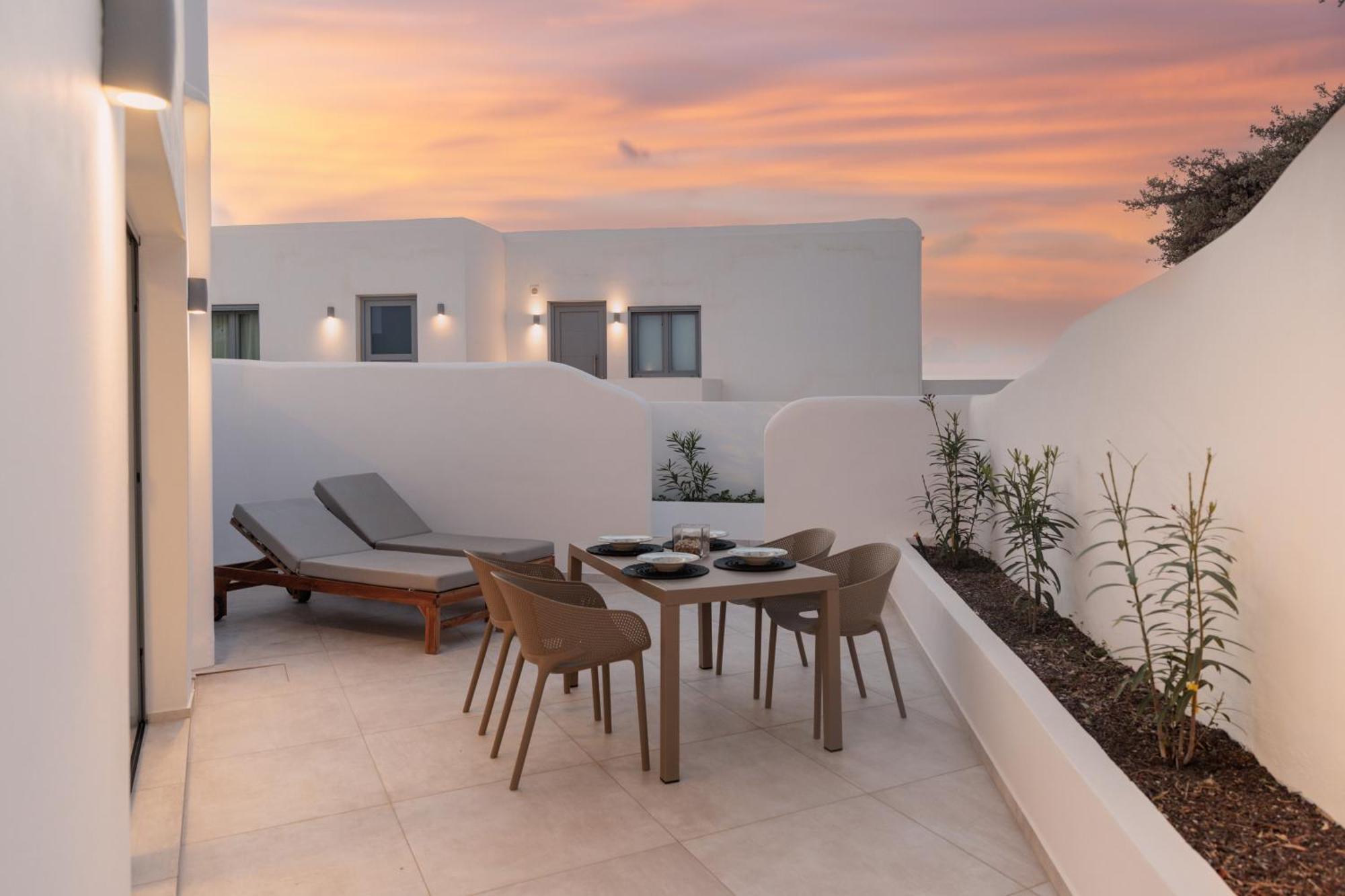Seanfinity Beachfront Suites Mikri Vigla Quarto foto