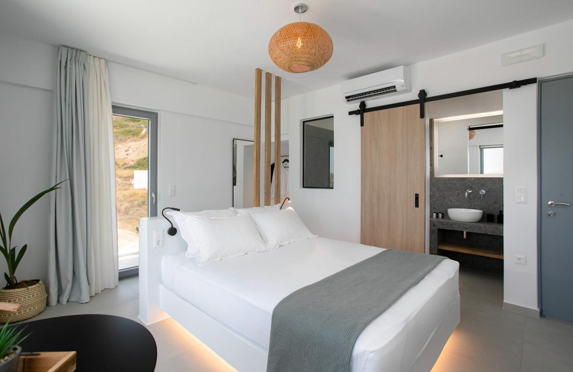 Seanfinity Beachfront Suites Mikri Vigla Quarto foto
